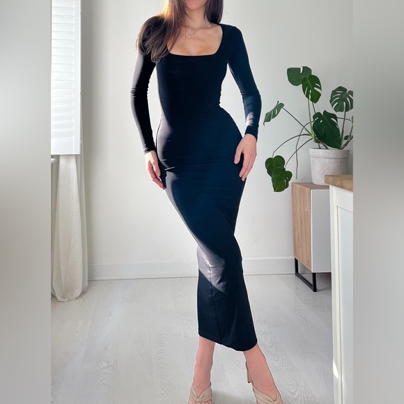 AYM Paxton Long Sleeve Dress in Black - Picture 1 of 16